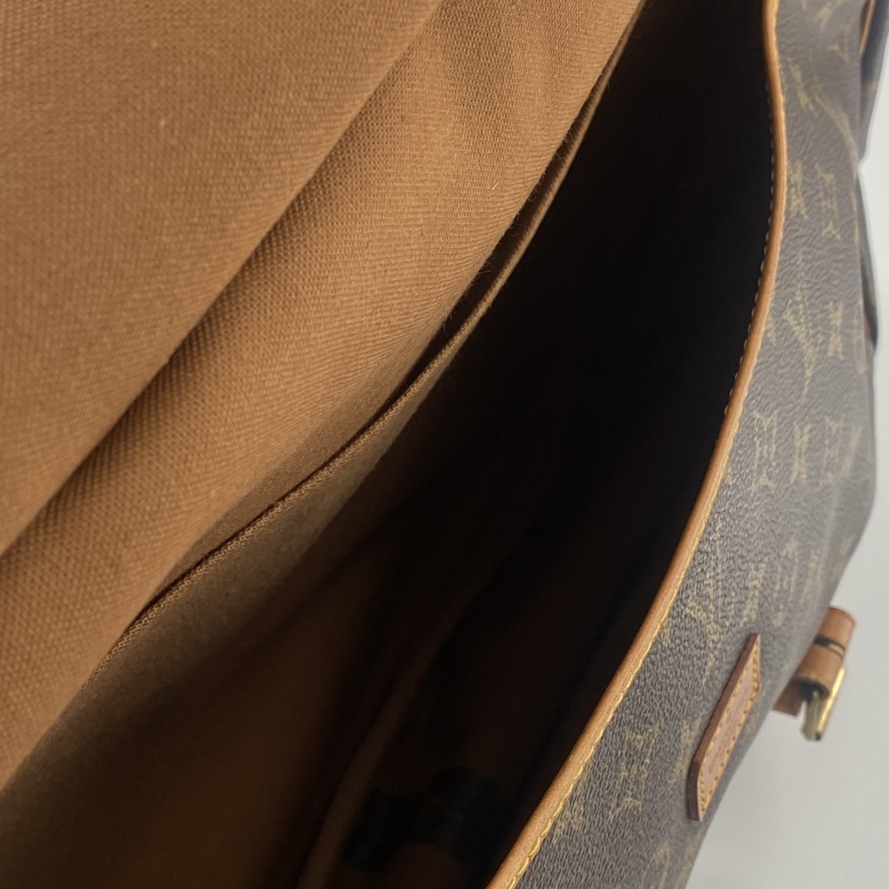 LOUIS VUITTON Saumur 43 Shoulder Bag - Picture 5 of 16
